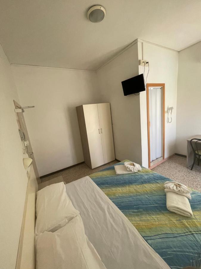 Hotel Moroni Rimini Kültér fotó